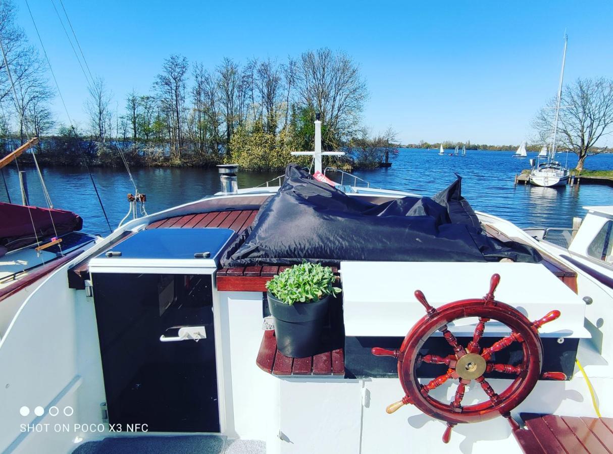 Boathouse At Unescco Fort And Magnificent Lake-View Roelofarendsveen Eksteriør billede